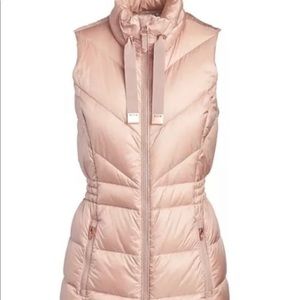 Banner Peak Down Vest In Nouveau Rose